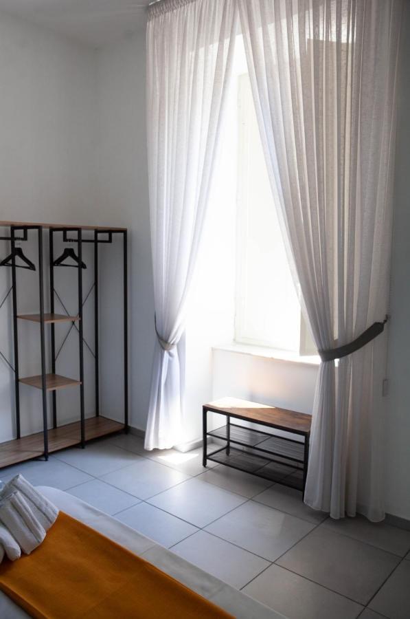Track 60 - Private Rooms Garibaldi Neapel Exterior foto