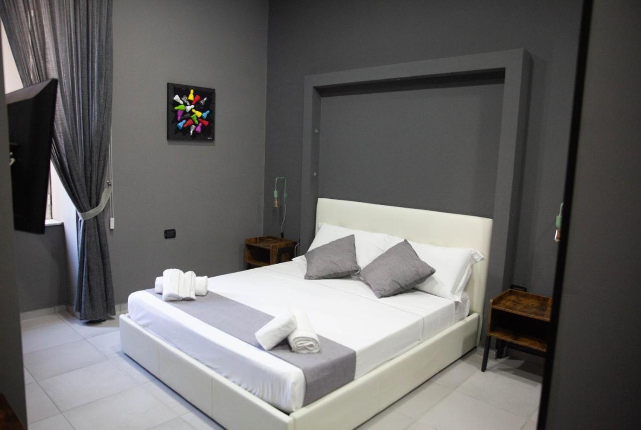 Track 60 - Private Rooms Garibaldi Neapel Exterior foto