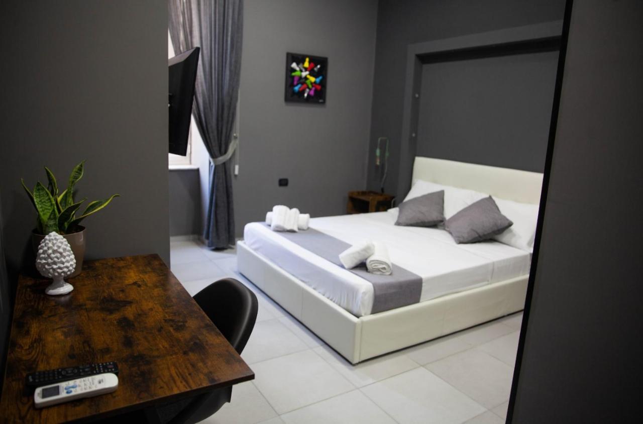 Track 60 - Private Rooms Garibaldi Neapel Exterior foto